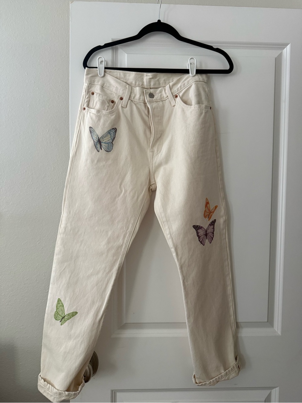 Levi’s cream butterfly straight leg Jean
